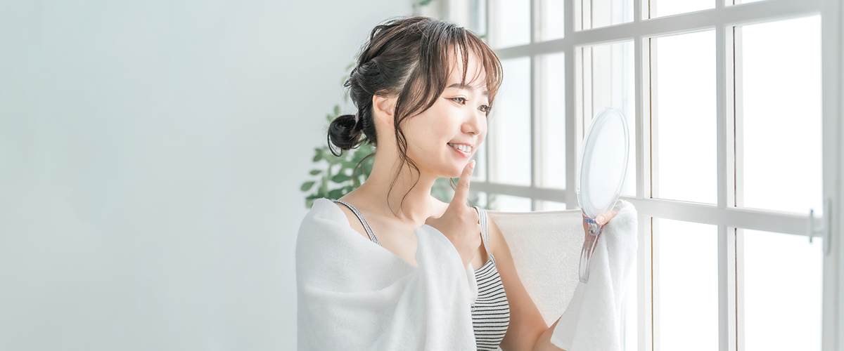歯を見る女性